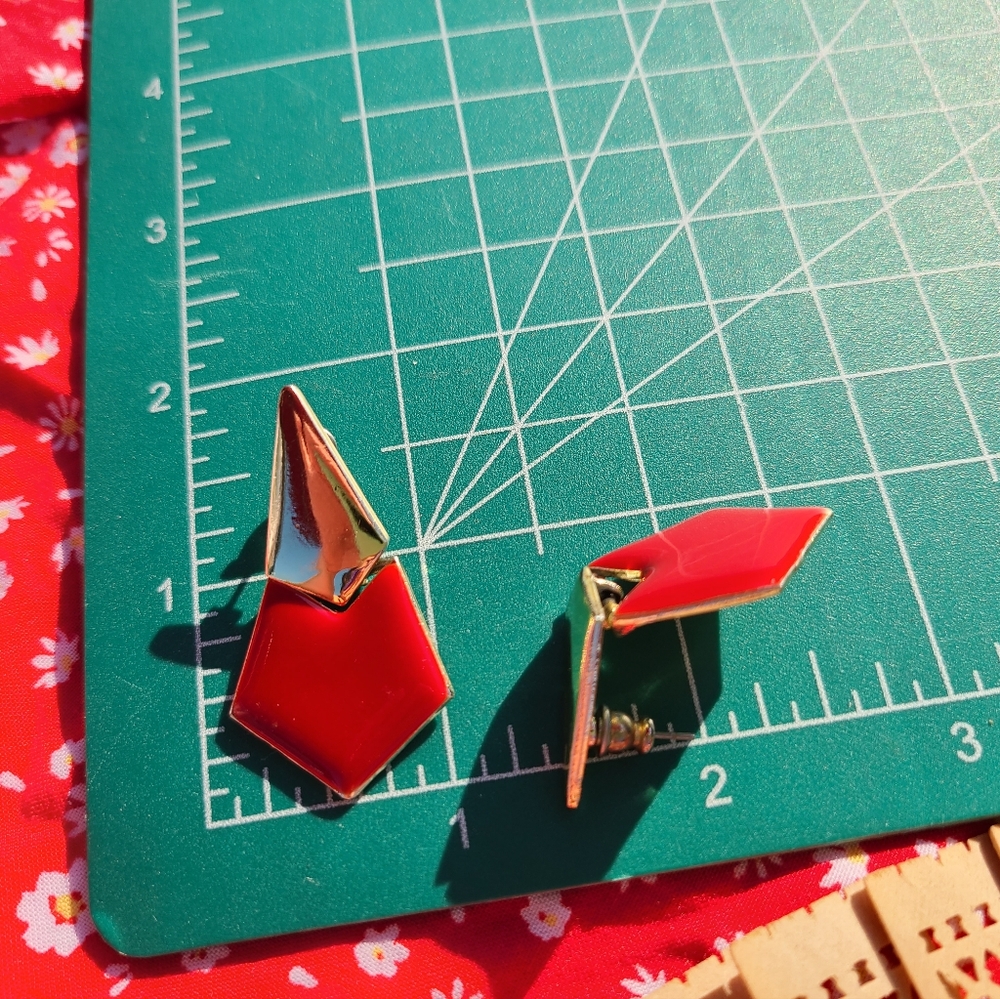 Elegant Red and Gold Geometric Earrings - Picture 8 of 9